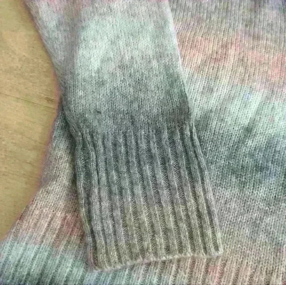 🌴2/$25🌴A.N.A  | Women's Blue/pink Ombre Soft Fuzzy V-Neck Sweater - Picture 3 of 4